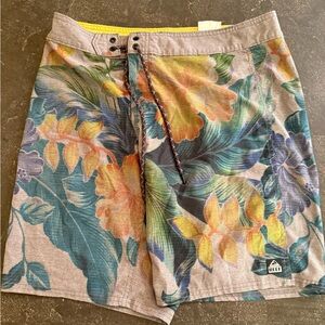 Reef men’s board shorts, size 33